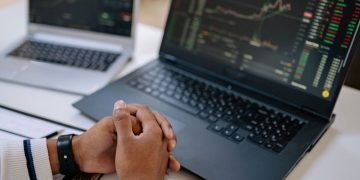 Looking for premier business plan writers in Kampala, Uganda? Alveron Advisory Services designs elite investor-ready business plans, bank loan proposals (UDB, Stanbic, Centenary), agricultural grant applications, and pitch decks. Read our definitive guide to raising capital and scaling in East Africa.